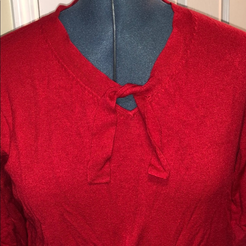 Women’s fitted sweater with tie up peep hole sz XL